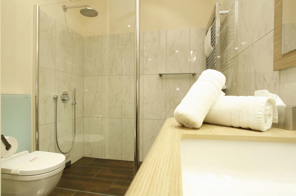 Hotel Villa Will Altwarmbüchen エクステリア 写真